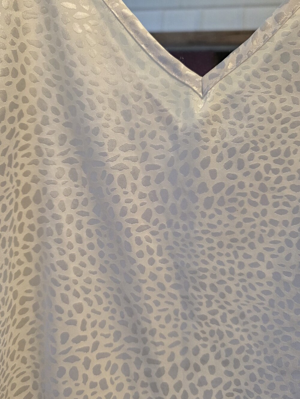 Satin White Animal Print V Neck Cami Top Adjustable Straps Camisole Top Sz Large - Picture 6 of 13